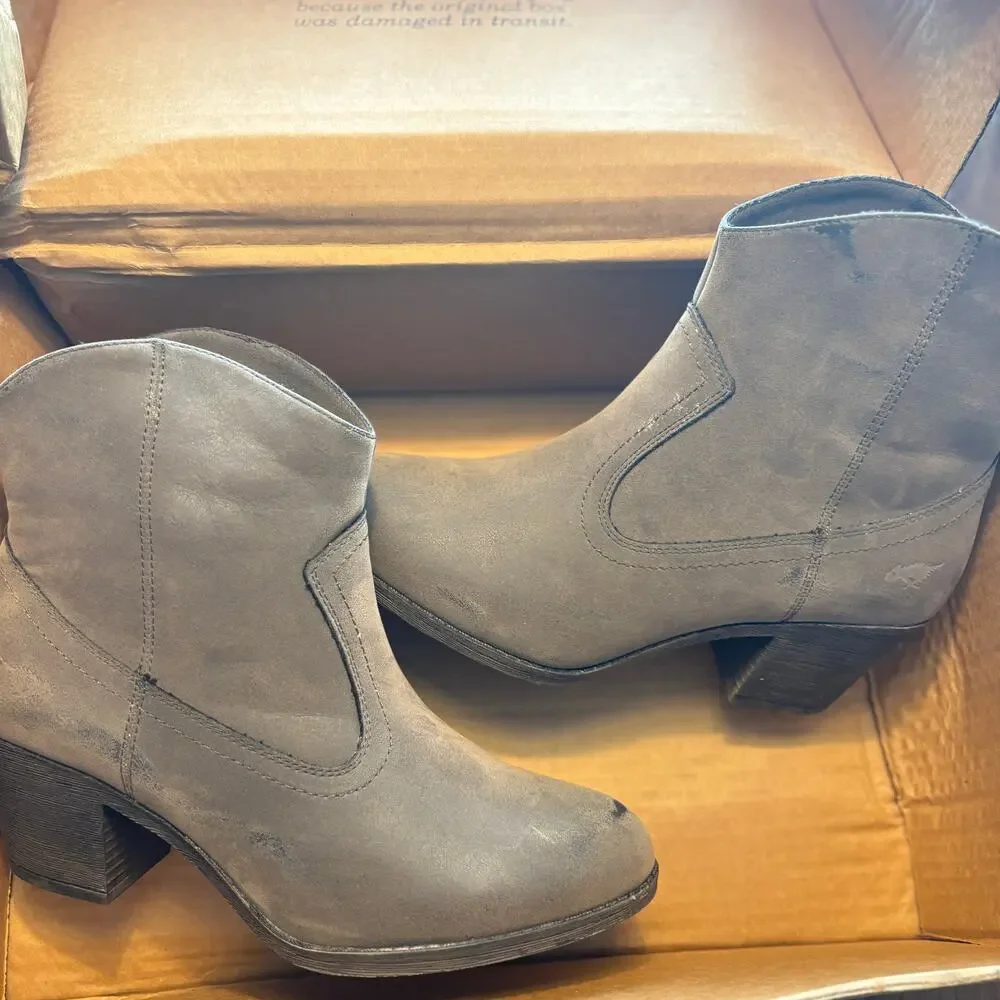 Rocket Dog Soundoff Vintage Worn Boots 10 NWT Tan Gray Western Heel Ankle Bootie